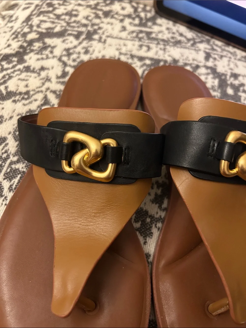 AEROSOLES Two-Tone brown& Black Leather Slide Sandals with Gold Chain size 10.